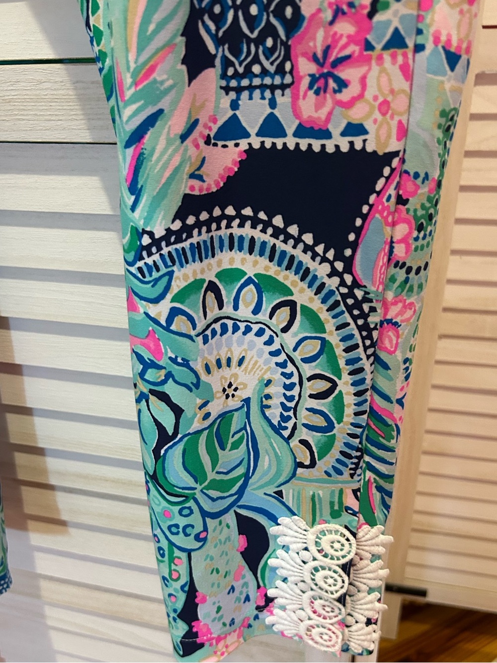 Lilly Pulitzer Luxletic Corso Athletic Pant UPF 50 in Lookin Sharp Print - Picture 4 of 6